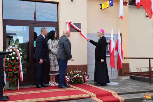 ODSŁONIĘCIE PAMIĄTKOWEJ TABLICY POŚWIĘCONEJ PAMIĘCI ŻYDÓW Z KRASNOBRODU